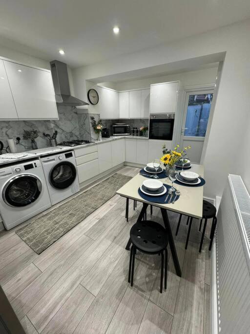 Modern 5 Bed Near Excel -Big Ben Villa Londen Buitenkant foto